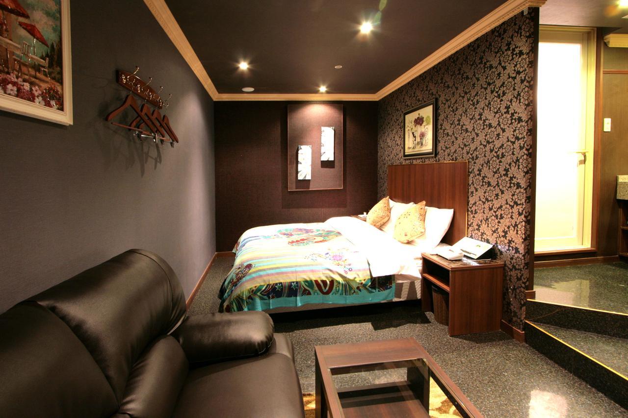 Sari Seki Inter (Adults Only) Hotel Kameyama Bagian luar foto
