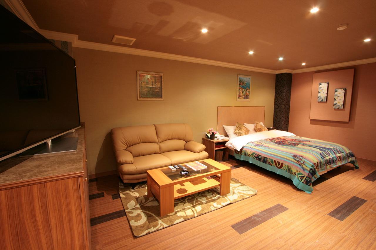 Sari Seki Inter (Adults Only) Hotel Kameyama Bagian luar foto
