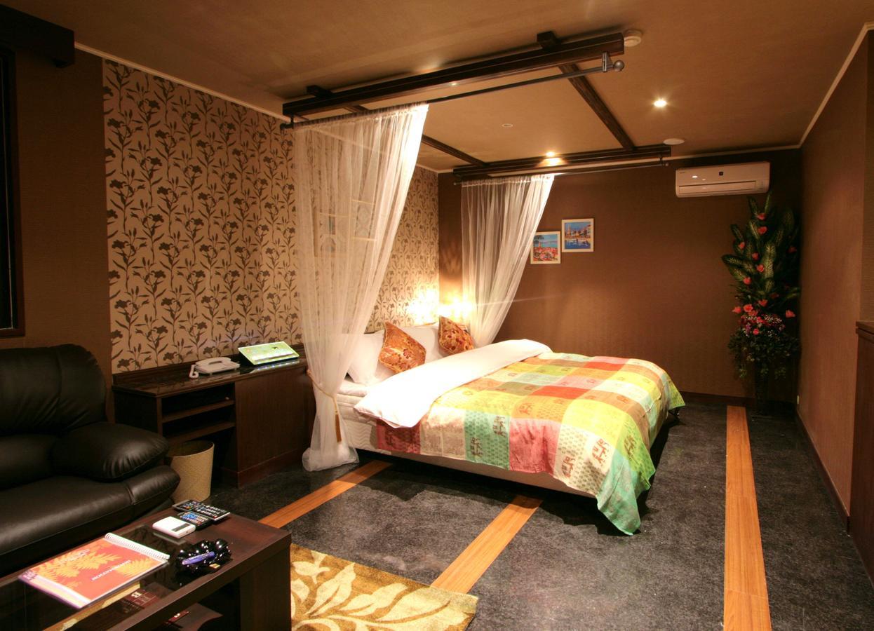 Sari Seki Inter (Adults Only) Hotel Kameyama Bagian luar foto