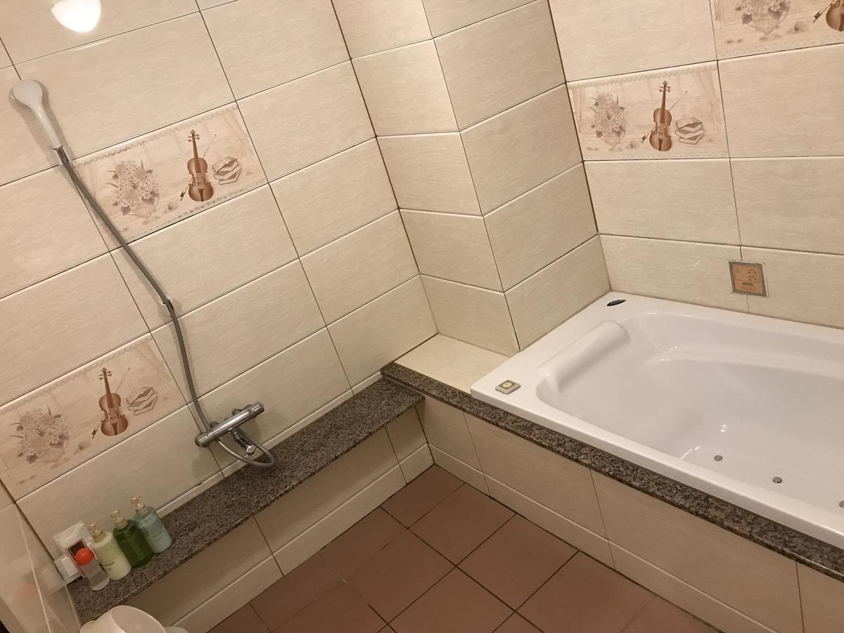Sari Seki Inter (Adults Only) Hotel Kameyama Bagian luar foto